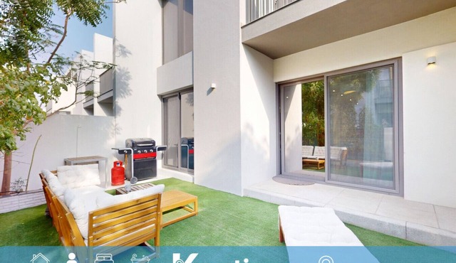 Luxury Comfort 2 Bed Villa with Garden & Garage