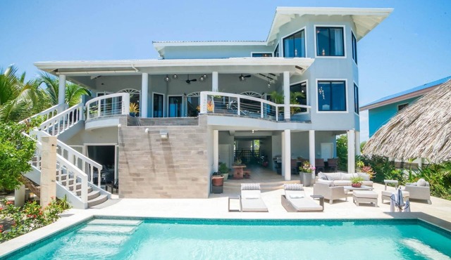Luxury Oceanfront Villa w/2 Pools, Beach & Pier in Placencia