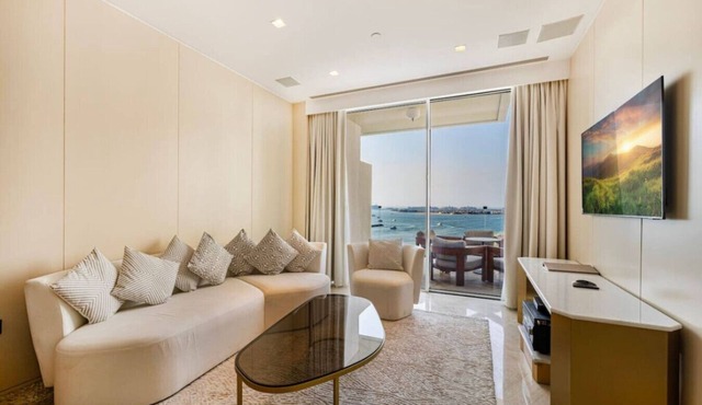Luxury Sea view 2 bedroom Apartment at FIVE Palm