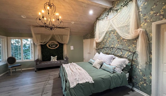 Luxury vacation home, beautiful decor and views! natures 20 acre villa in Escondido