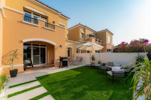 Luxury Villa in Ranches 1, on Pool and Park