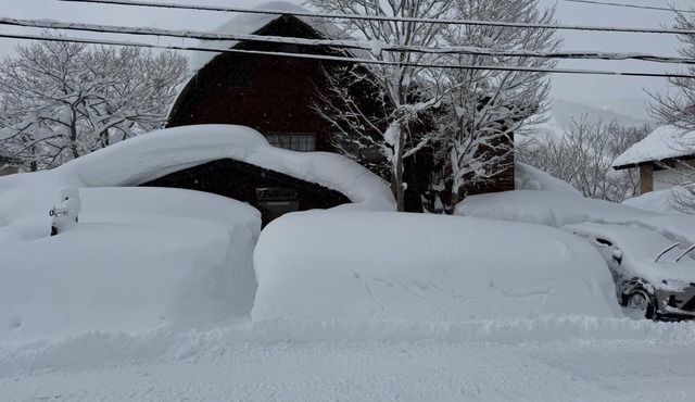 Madarao Private Ski Lodge | Sleeps 18 | 50m to Slopes in Nagano