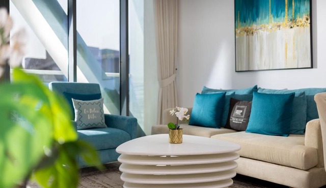 Maison Privee - Elegant Palm Retreat with Iconic Sea & Marina Vws