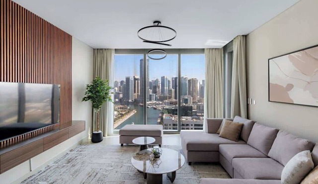 Masakn Canal View Apartment in Dubai Marina