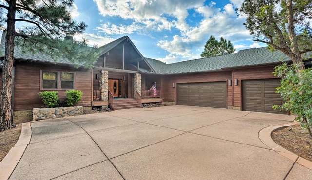 Massive Show Low Cabin with Deck - 3 Miles to Lake! in Show Low