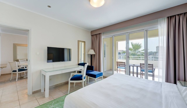 Millennium Lakeview Residence
