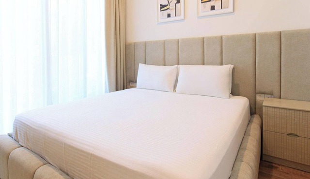 Modern Living in Oakley Square Fully Furnished 1BR