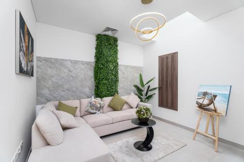 Nasma Luxury Stays - Stylish coastal Villa near beach