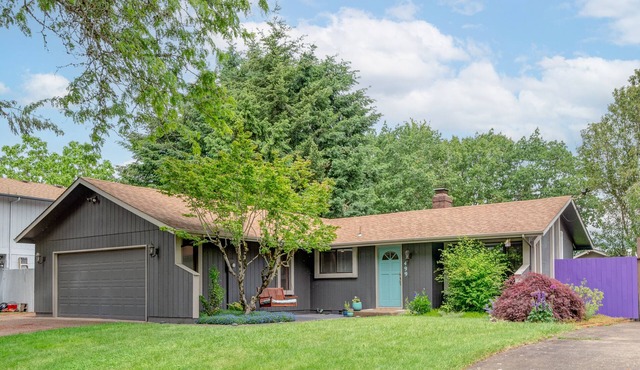 New Listing! Close to Autzen, downtown, U of O! Great for families, pet friendly in Eugene