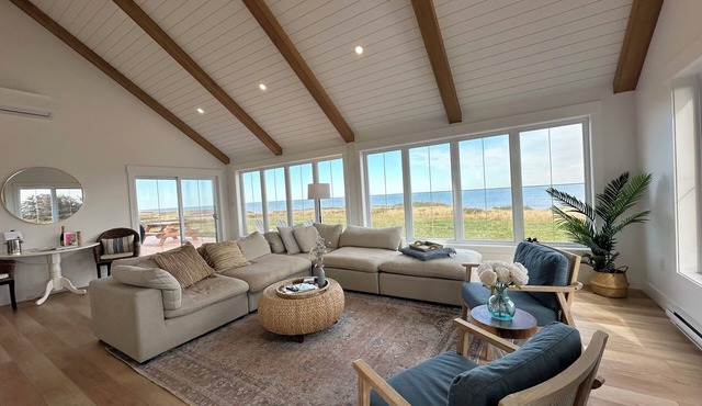 Newly Built Ocean Front Cottage With Private Access To Small North Shore Beach in Park Corner