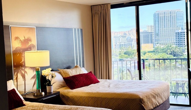 Ocean & Diamond Head-view studio in Waikiki in Honolulu