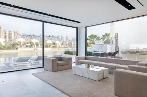 Palm Jumeirah Paradise - 5BR Villa - Infinity Pool