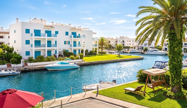 Paradise by the Sea: A Charming Villa at the Marina