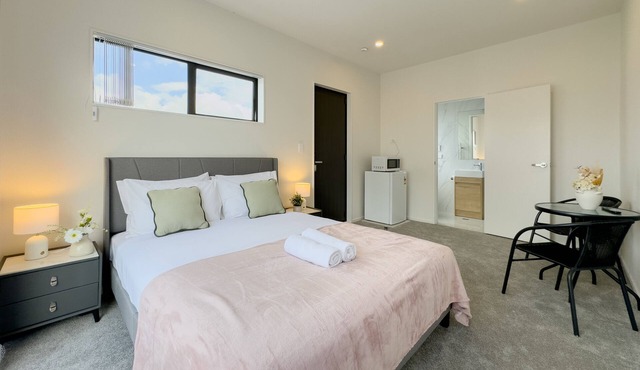 Peaceful One Bedroom with Garage in Takanini in Takanini