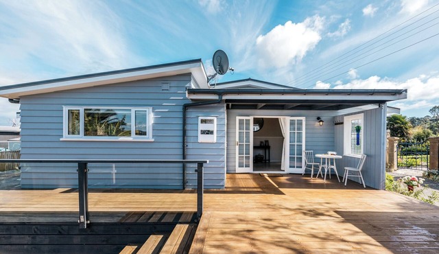 Pohutukawa Cottage - the perfect spot for a relaxing break on Waiheke Island in Waiheke Island