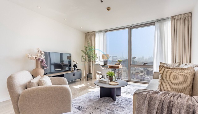 Prime Creekside 1BR on the Top Floor with Harbour Views