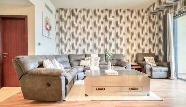 Pristine 2BR at Bahar 2 JBR by Deluxe Holiday Homes