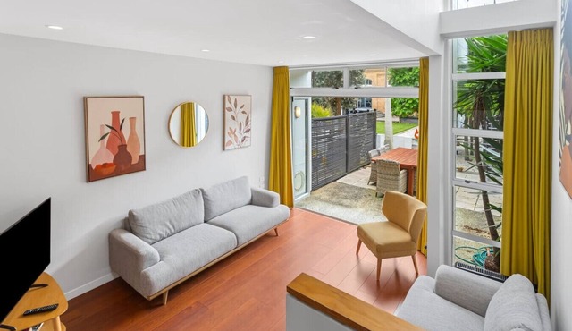 QV Stays Modern Spacious Multi-Level Townhouse in Auckland