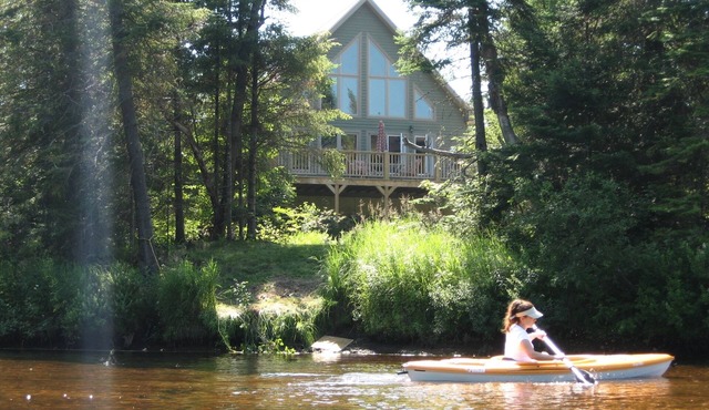 RARE Riverfront Retreat, Private Nature Escape, 1 person PADDLE BOARDS & CANOE ! in Lac-Supérieur