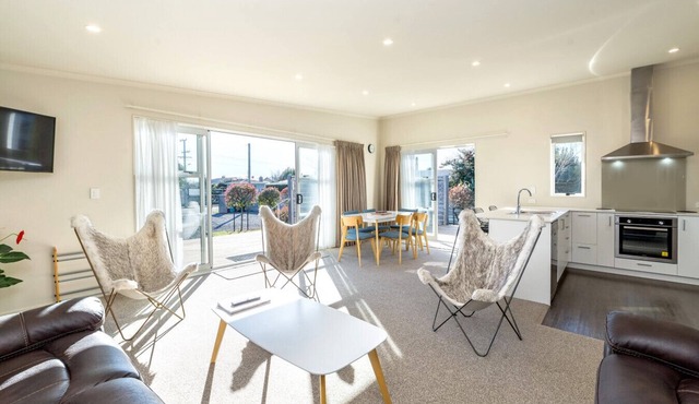 Red Robin – Spacious Wine Country Home, Walk to Town Centre in Martinborough