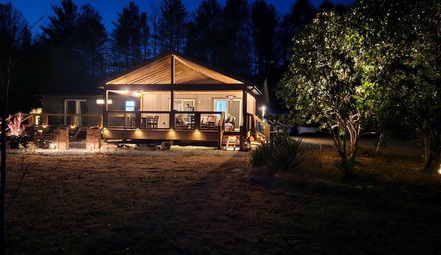 Relaxing Waterfront Retreat, renovated modern-rustic, near Asheville -Generac in Mills River