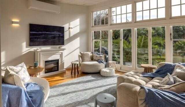 Sand & Soul by Waiheke Pure - Stroll to the beach & shops, hot tub, spacious and modern in Waiheke Island