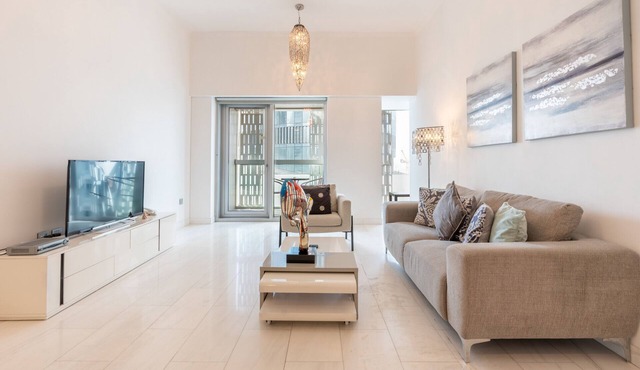 Sea Views 1BR in the Heart of Dubai Marina by Deluxe Holiday Homes