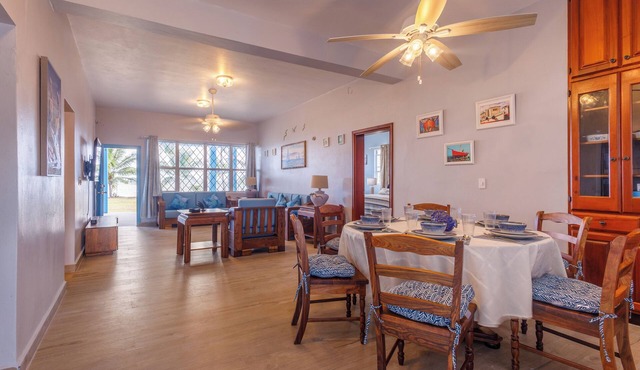 Seafront house in beautiful Corozal Town that sleeps 6 with a fenced-in yard. in Corozal Town