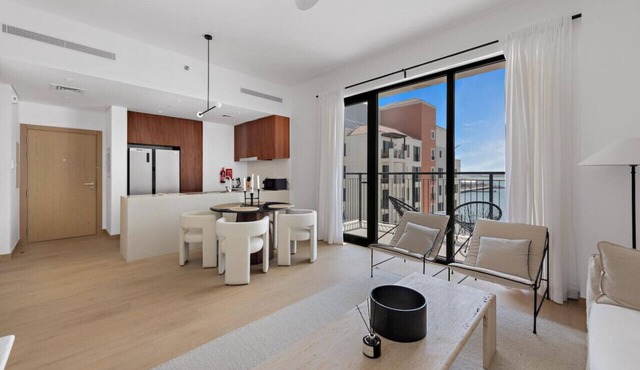 Serene 2BR by The Beach - La Mer