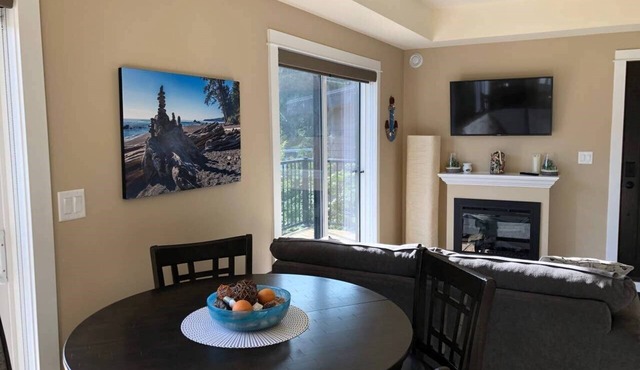 Shore 2 Please - Lower Unit,BRIGHT/Mountain views in Port Renfrew