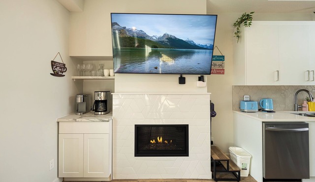 Skyline 207 - Mountain View Townhouse-AC - Heated Pool - Hot Tub in Canmore
