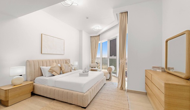 Sleek & Stylish 1BR w Gym & Pool, 10 MIN JBR Beach
