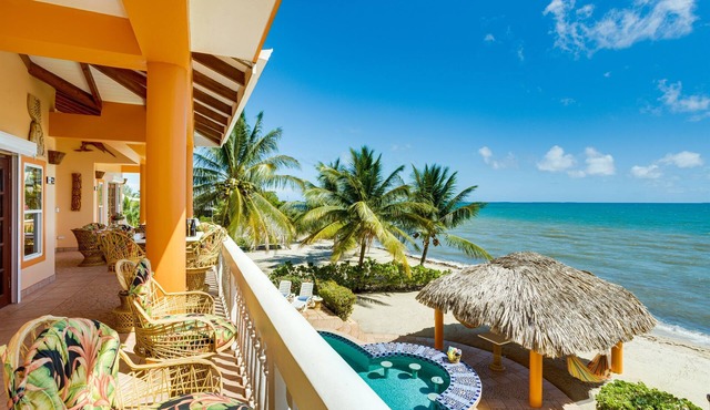 Spacious 4BR Beachfront Rental, Beach, Pool in Placencia