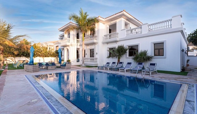 Spacious 6-bedroom villa in welcoming Dubai