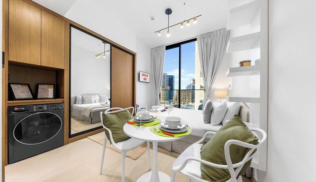 StayShort - Bright & Comfortable Studio Apartment in Jumeirah Village Circle for 2 with Balcony!
