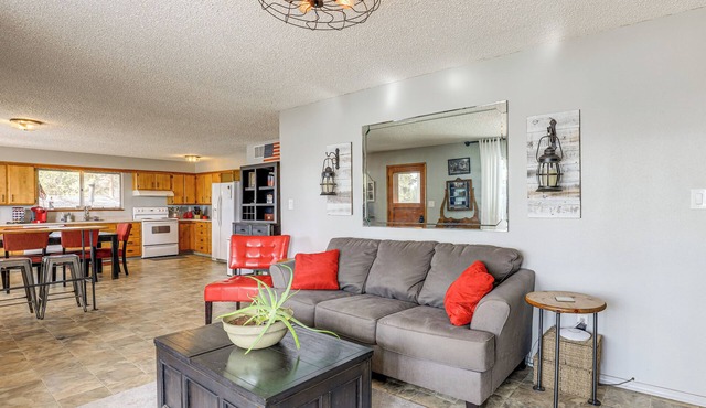 Steps to Pine Hollow Reservoir: Home w/Fire Pit! in Tygh Valley