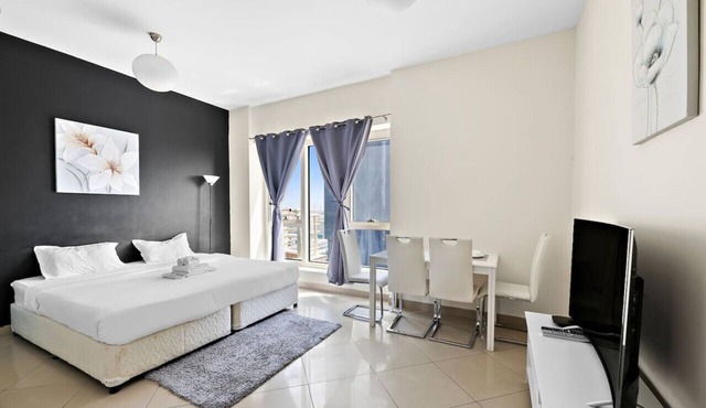 StoneTree - Icon 1 Studio - Cozy Apartment