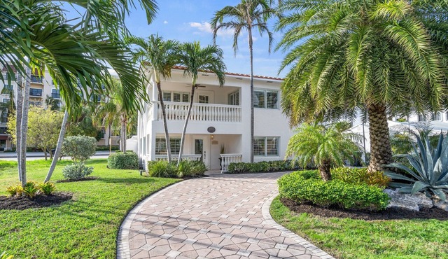 Stunning Beach House Steps To The Ocean, PrivatePool &Spa , Perfect for Families in Fort Lauderdale
