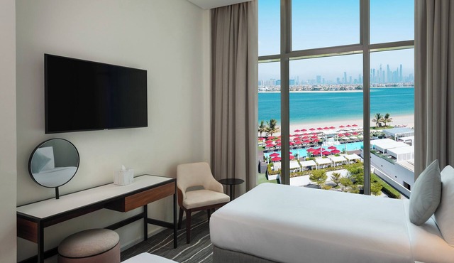 Th8 Palm Dubai Beach Resort, Vignette Collection by IHG