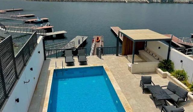 The Blue Moon Villa with Marina access And free Ka yak - Al Dana Island Fujairah