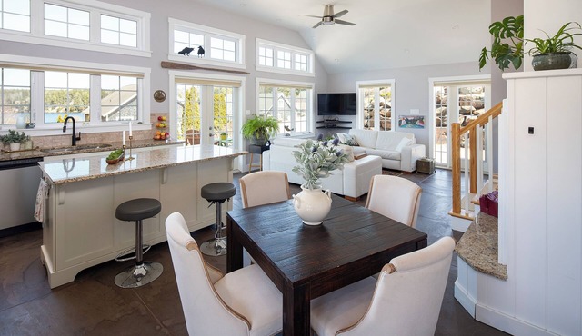The Compass Cottage at Deep Cove in Chester