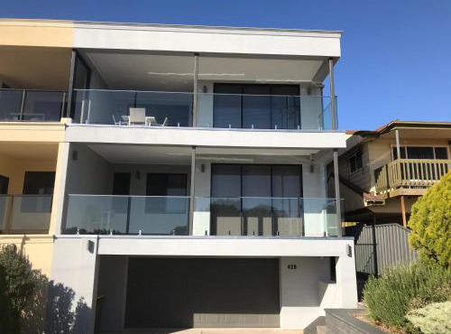 The Lighthouse - Beachfront Accommodation in Port Hughes