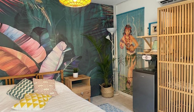 Tropicana Guestroom 7 min walk from the beach