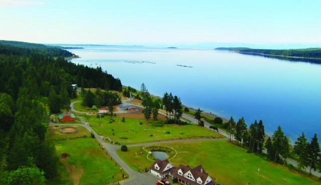 Two Eagles Lodge in Union Bay