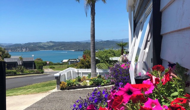 Unique Tiny homes with fabulous sea views and cosy internal courtyard. in Brophys Beach