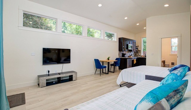 Urban-chic Studio Guesthouse in a quiet neighborhood - near Intel and Nike in Hillsboro