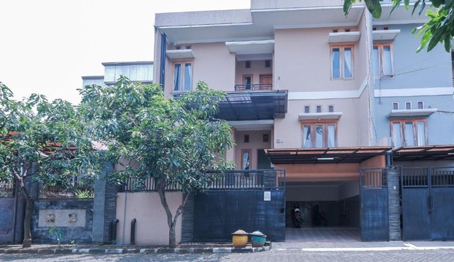 Villa Fay Fai - 5 Bedrooms in Malang