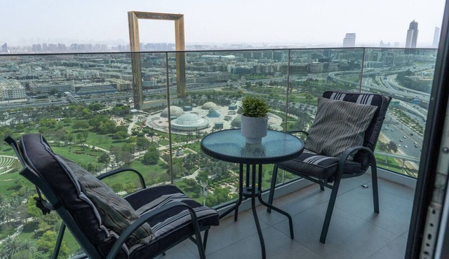 Vogue Stunning Dubai Frame and Park Views 30th Floor with balcony Walkable to Metro