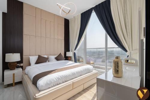 Vogue Vacation Homes, Al Furjan Gemz by Danube near Ibn Battuta Mall, Three Bedroom plus Kids room Apartment with Balcony and Private Pool, Access to all amenities in Dubai