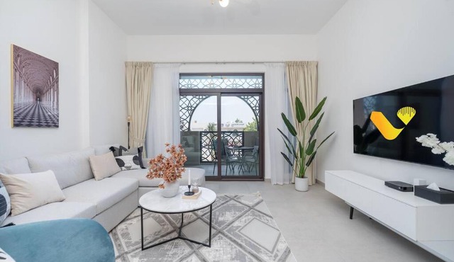 Vogue Vacation Homes, Madinat Jumeirah Living Rahaal Near Burj Al Arab One Bedroom Apartment with Balcony and Vibrant Community View, Access to all Amenities